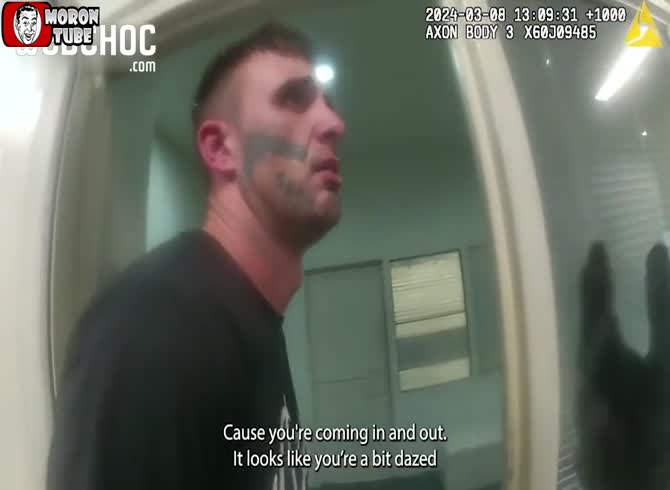 Video :A suicidal father brings a hammer to the police station